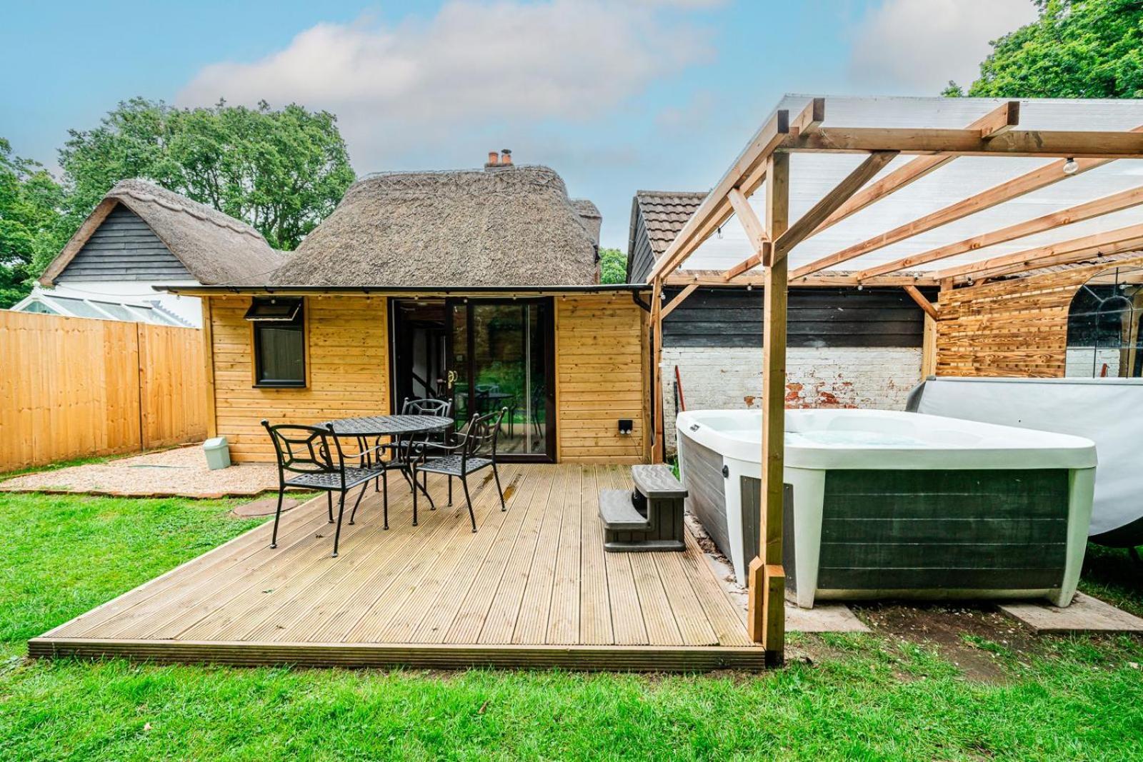 Cozy Cottage With Hot Tub! Cadnam Экстерьер фото