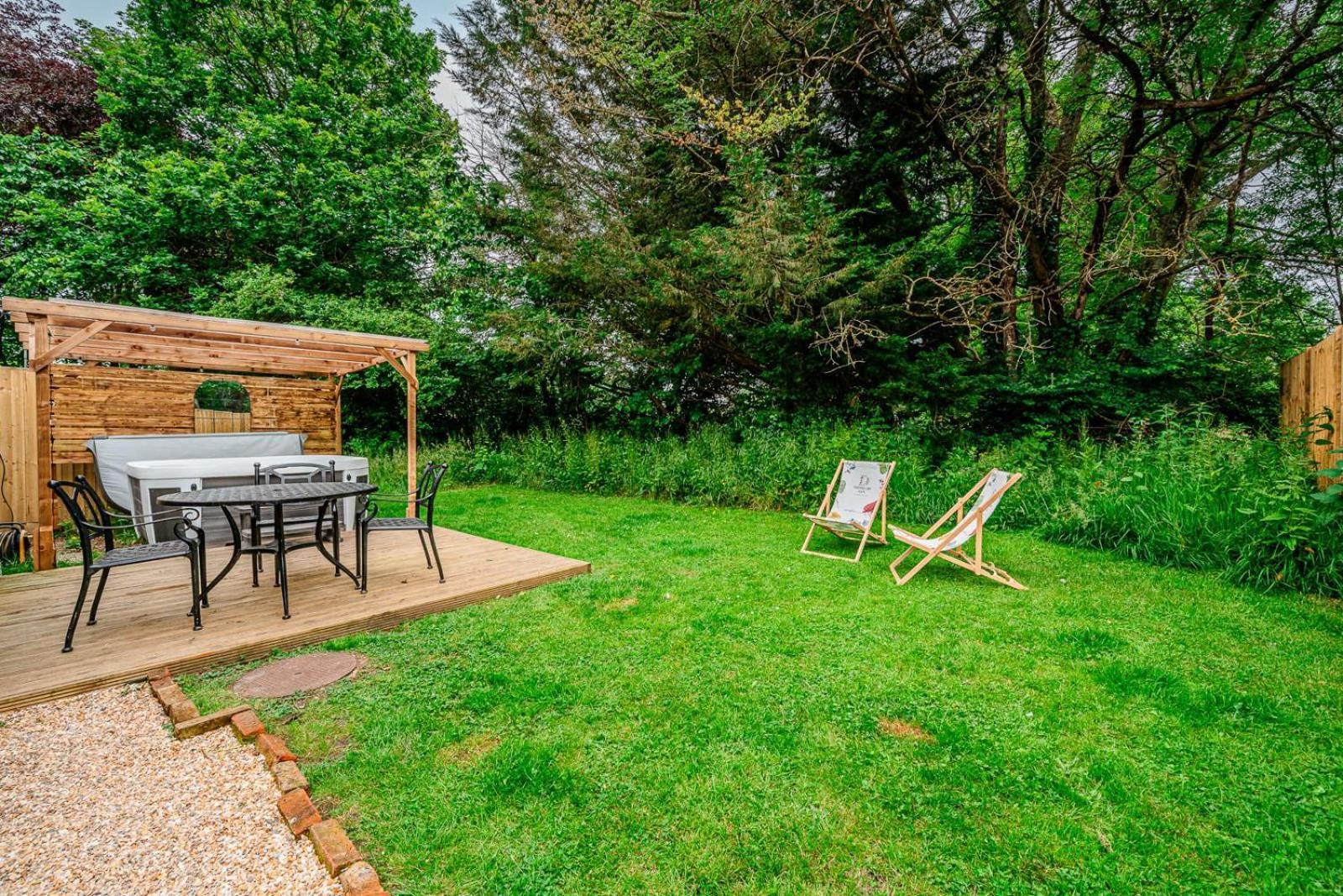 Cozy Cottage With Hot Tub! Cadnam Экстерьер фото